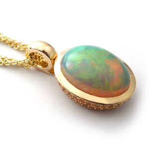 Opal in Gold gefasst, mit Mandaringranaten